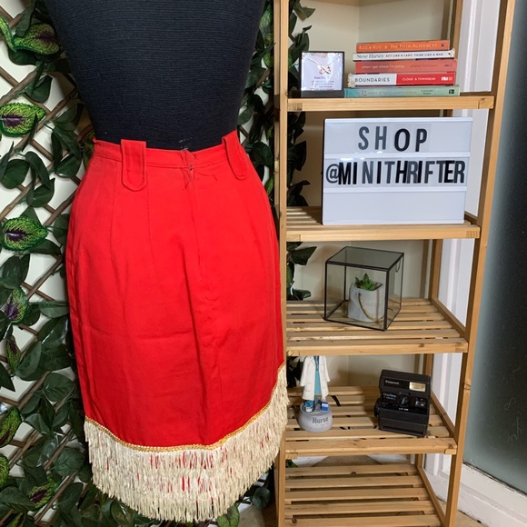 Red Fringe - Picture 4 of 5